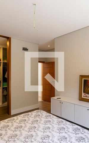 Casa de condomínio à venda com 304m², 3 quartos e 3 vagas Casa de condomínio à venda com 304m², 3 quartos e 3 vagasQuarto da suíte 1