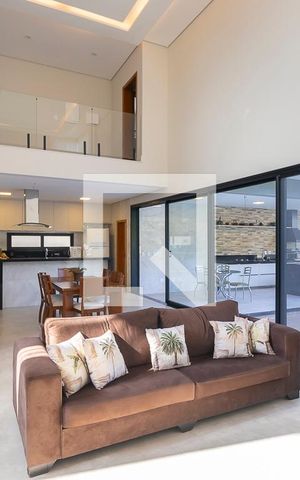 Casa de condomínio à venda com 304m², 3 quartos e 3 vagas Casa de condomínio à venda com 304m², 3 quartos e 3 vagasSala
