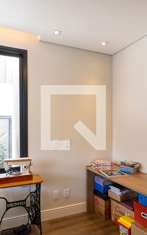 Casa de condomínio à venda com 304m², 3 quartos e 3 vagas Casa de condomínio à venda com 304m², 3 quartos e 3 vagasEscritório