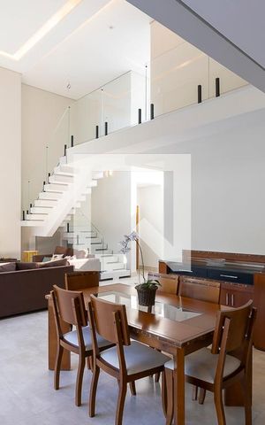 Casa de condomínio à venda com 304m², 3 quartos e 3 vagas Casa de condomínio à venda com 304m², 3 quartos e 3 vagasSala