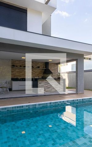 Casa de condomínio à venda com 304m², 3 quartos e 3 vagas Casa de condomínio à venda com 304m², 3 quartos e 3 vagasQuintal com piscina e espaço gourmet