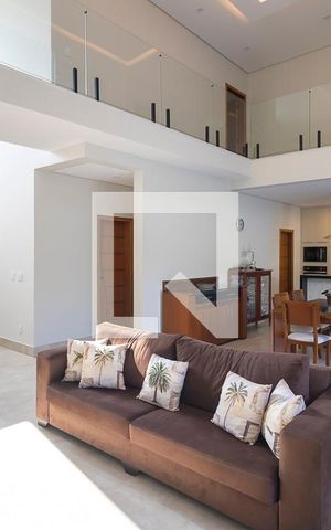 Casa de condomínio à venda com 304m², 3 quartos e 3 vagas Casa de condomínio à venda com 304m², 3 quartos e 3 vagasSala
