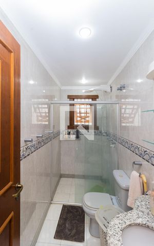 Casa à venda com 700m², 4 quartos e 4 vagasBanheiro da Suíte 2