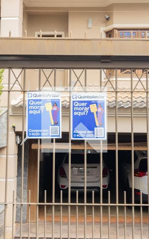 Casa à venda com 700m², 4 quartos e 4 vagasFachada-Instalação de Plaquinhas 
