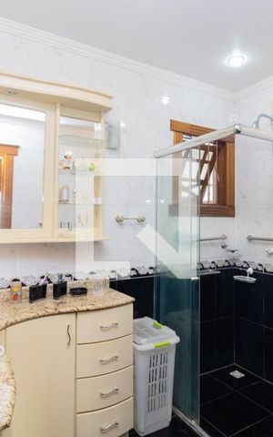Casa à venda com 700m², 4 quartos e 4 vagasBanheiro da Suíte 1