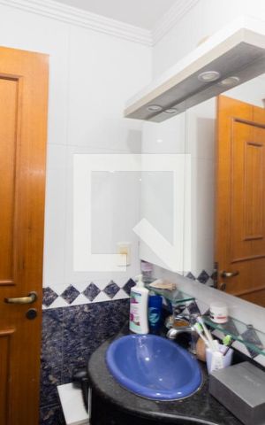 Casa à venda com 700m², 4 quartos e 4 vagasBanheiro da Suíte 3