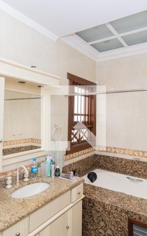 Casa à venda com 700m², 4 quartos e 4 vagasBanheiro da Suíte 4