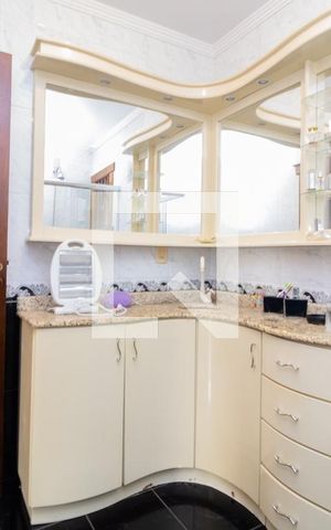 Casa à venda com 700m², 4 quartos e 4 vagasBanheiro da Suíte 1