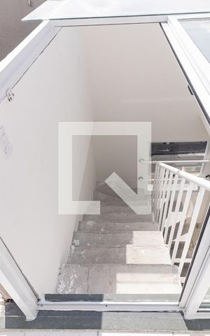 Apartamento à venda com 64m², 1 quarto e sem vaga Apartamento à venda com 64m², 1 quarto e sem vagaEscada