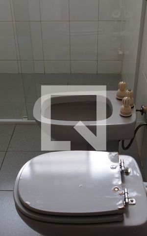 Casa de condomínio à venda com 600m², 4 quartos e 15 vagasBanheiro da Suíte