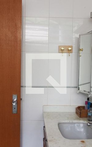 Casa de condomínio à venda com 600m², 4 quartos e 15 vagasBanheiro da Suíte