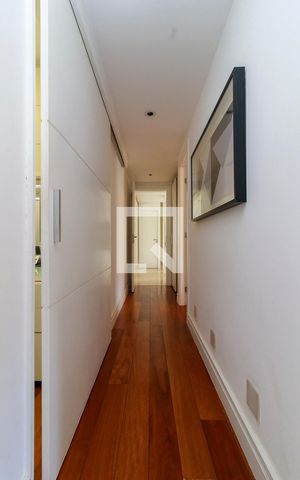 Apartamento à venda com 205m², 3 quartos e 4 vagas Apartamento à venda com 205m², 3 quartos e 4 vagasCorredor