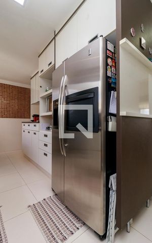 Apartamento à venda com 205m², 3 quartos e 4 vagas Apartamento à venda com 205m², 3 quartos e 4 vagasCozinha