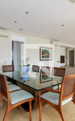Apartamento à venda com 205m², 3 quartos e 4 vagas Apartamento à venda com 205m², 3 quartos e 4 vagasSala