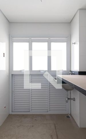 Apartamento à venda com 263m², 4 quartos e 6 vagasÁrea de Serviço
