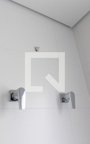 Apartamento à venda com 263m², 4 quartos e 6 vagasBanheiro da Suíte 4
