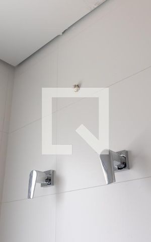 Apartamento à venda com 263m², 4 quartos e 6 vagasBanheiro da Suíte 2