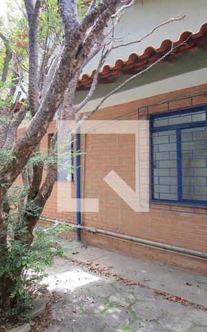 Casa à venda com 445m², 4 quartos e 6 vagasQuintal fundos