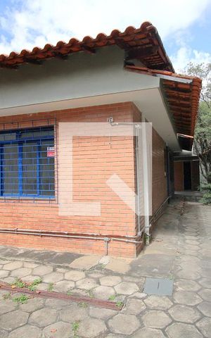 Casa à venda com 445m², 4 quartos e 6 vagasQuintal fundos