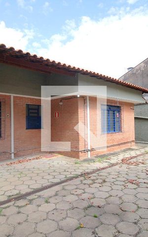 Casa à venda com 445m², 4 quartos e 6 vagasQuintal fundos