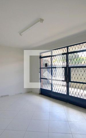 Casa à venda com 445m², 4 quartos e 6 vagasSala