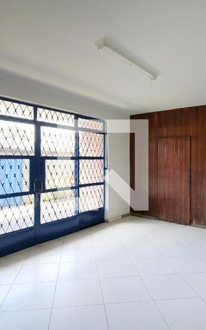 Casa à venda com 445m², 4 quartos e 6 vagasSala