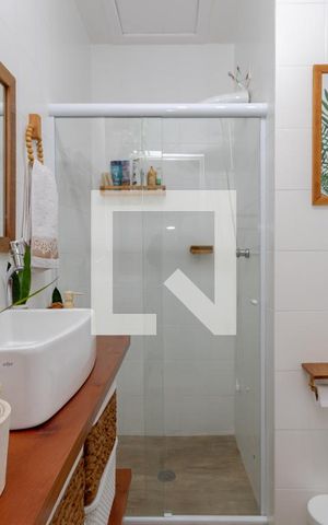 Casa à venda com 110m², 2 quartos e 1 vaga Casa à venda com 110m², 2 quartos e 1 vagaBanheiro