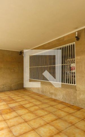 Casa para alugar com 320m², 3 quartos e 4 vagas Casa para alugar com 320m², 3 quartos e 4 vagasGaragem