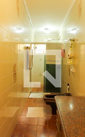 Casa para alugar com 320m², 3 quartos e 4 vagas Casa para alugar com 320m², 3 quartos e 4 vagasBanheiro
