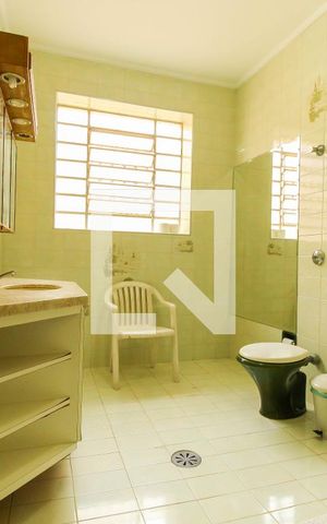 Casa para alugar com 320m², 3 quartos e 4 vagas Casa para alugar com 320m², 3 quartos e 4 vagasBanheiro