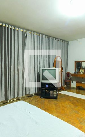 Casa para alugar com 320m², 3 quartos e 4 vagas Casa para alugar com 320m², 3 quartos e 4 vagasQuarto