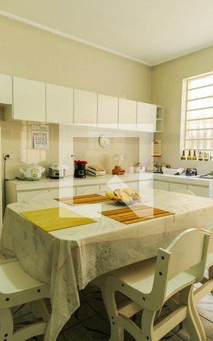 Casa para alugar com 320m², 3 quartos e 4 vagas Casa para alugar com 320m², 3 quartos e 4 vagasCozinha