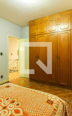 Casa para alugar com 320m², 3 quartos e 4 vagas Casa para alugar com 320m², 3 quartos e 4 vagasQuarto
