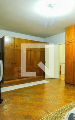 Casa para alugar com 320m², 3 quartos e 4 vagas Casa para alugar com 320m², 3 quartos e 4 vagasQuarto