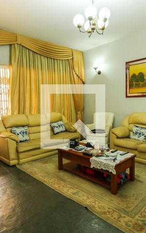 Casa para alugar com 320m², 3 quartos e 4 vagas Casa para alugar com 320m², 3 quartos e 4 vagasSala