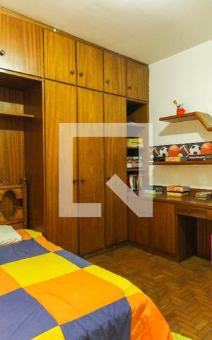 Casa para alugar com 320m², 3 quartos e 4 vagas Casa para alugar com 320m², 3 quartos e 4 vagasQuarto