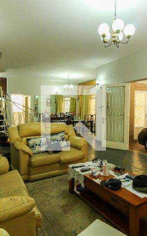 Casa para alugar com 320m², 3 quartos e 4 vagas Casa para alugar com 320m², 3 quartos e 4 vagasSala