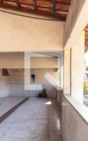 Casa à venda com 250m², 4 quartos e 2 vagas Casa à venda com 250m², 4 quartos e 2 vagasSacada