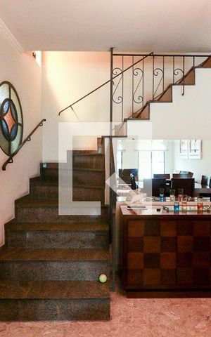 Casa à venda com 203m², 3 quartos e 4 vagasEscada
