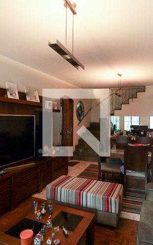 Casa à venda com 203m², 3 quartos e 4 vagasSala