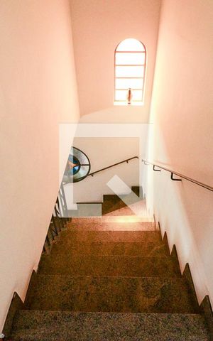 Casa à venda com 203m², 3 quartos e 4 vagasEscada