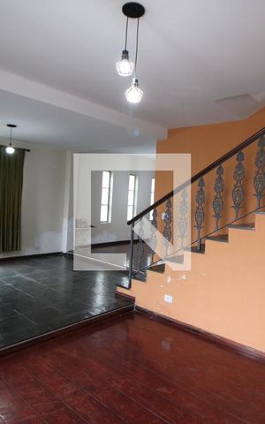 Casa à venda com 210m², 5 quartos e 2 vagasSala