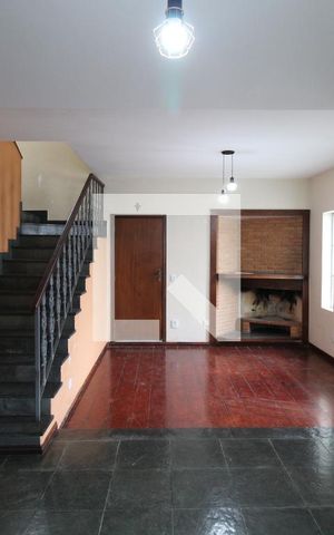 Casa à venda com 210m², 5 quartos e 2 vagasSala
