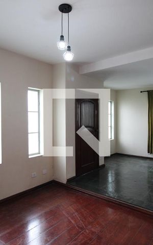 Casa à venda com 210m², 5 quartos e 2 vagasSala