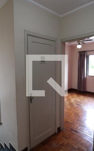 Casa à venda com 210m², 5 quartos e 2 vagasCorredor