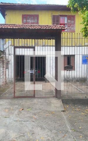 Casa à venda com 450m², 3 quartos e sem vaga Casa à venda com 450m², 3 quartos e sem vagaFachada