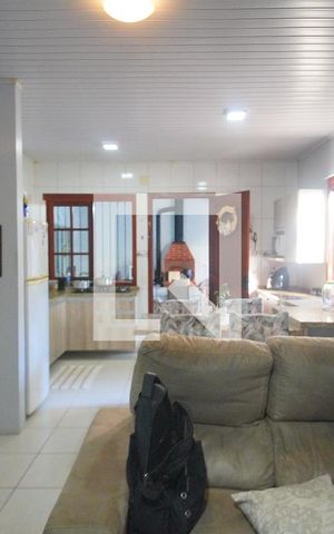 Casa à venda com 150m², 4 quartos e 2 vagas Casa à venda com 150m², 4 quartos e 2 vagasSala