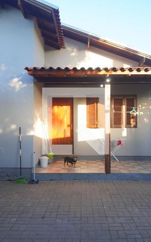 Casa à venda com 150m², 4 quartos e 2 vagas Casa à venda com 150m², 4 quartos e 2 vagasfachada