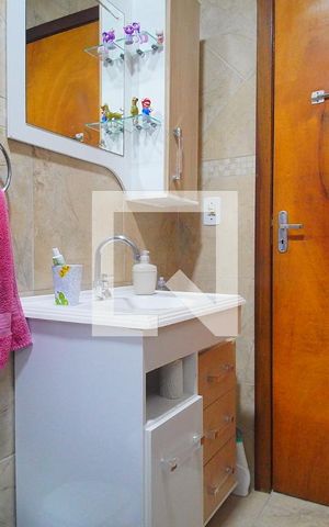 Casa à venda com 150m², 4 quartos e 2 vagas Casa à venda com 150m², 4 quartos e 2 vagasBanheiro
