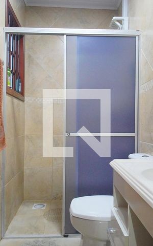 Casa à venda com 150m², 4 quartos e 2 vagas Casa à venda com 150m², 4 quartos e 2 vagasBanheiro